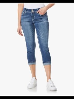 WallFlower NWT Luscious Curvy Mid-Rise Cropped Capri Jeans Size 9